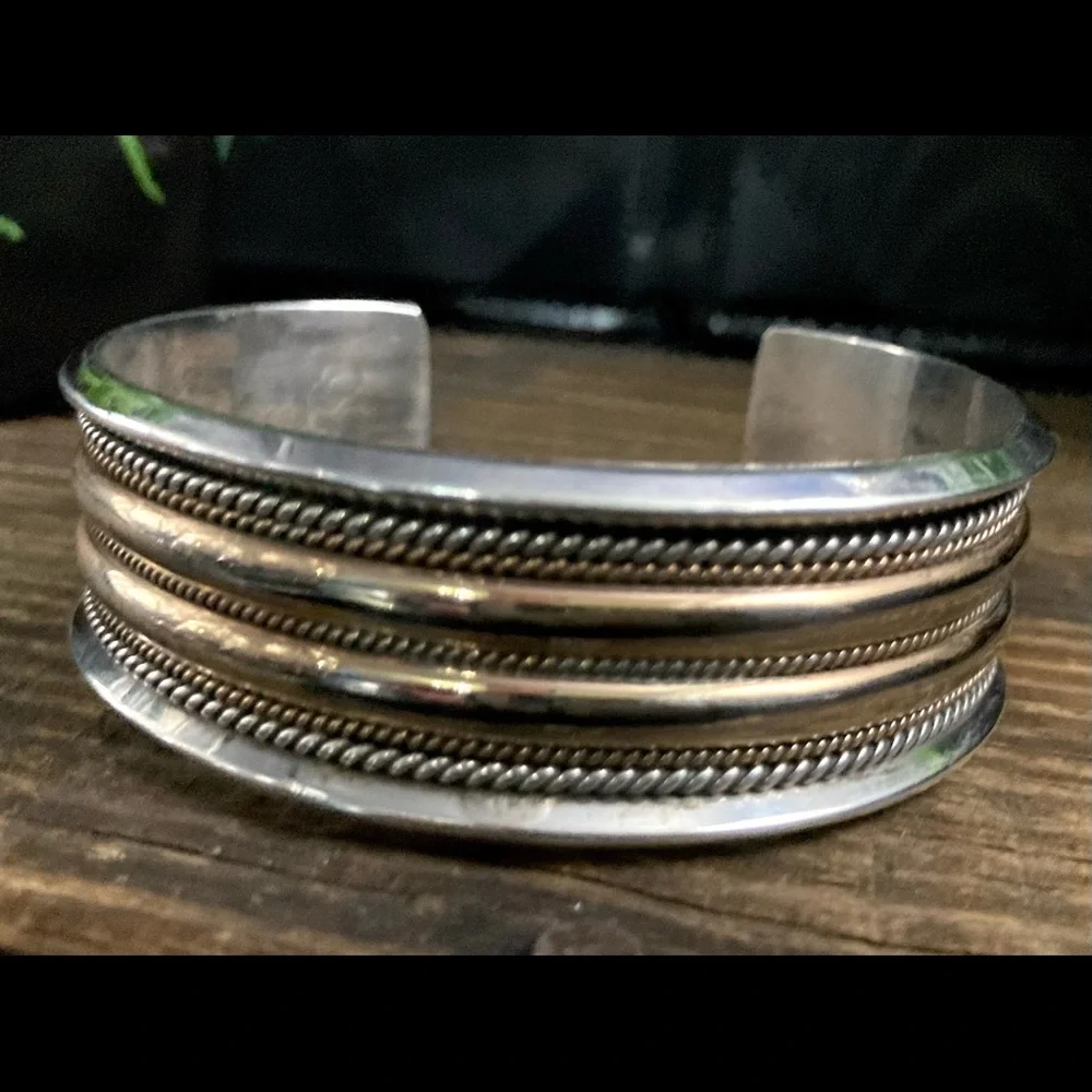 Vintage Signed Heavy Navajo Native American Twisted Rope Cuff Bracelet 7" - Picture 1 of 15